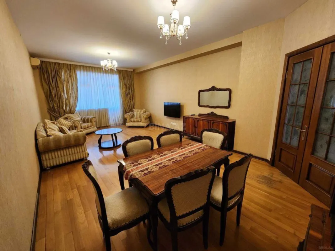 Kirayə verilir 3 otaqlı mənzil 165 m²