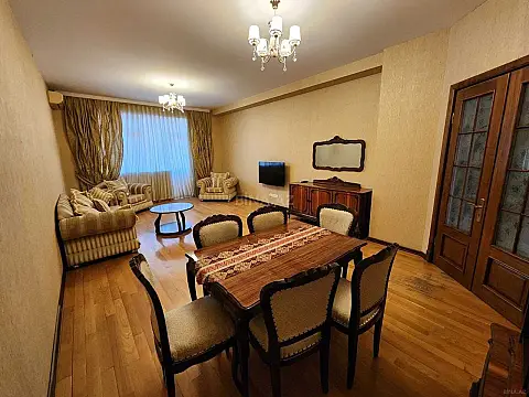 Kirayə verilir 3 otaqlı mənzil 165 m²