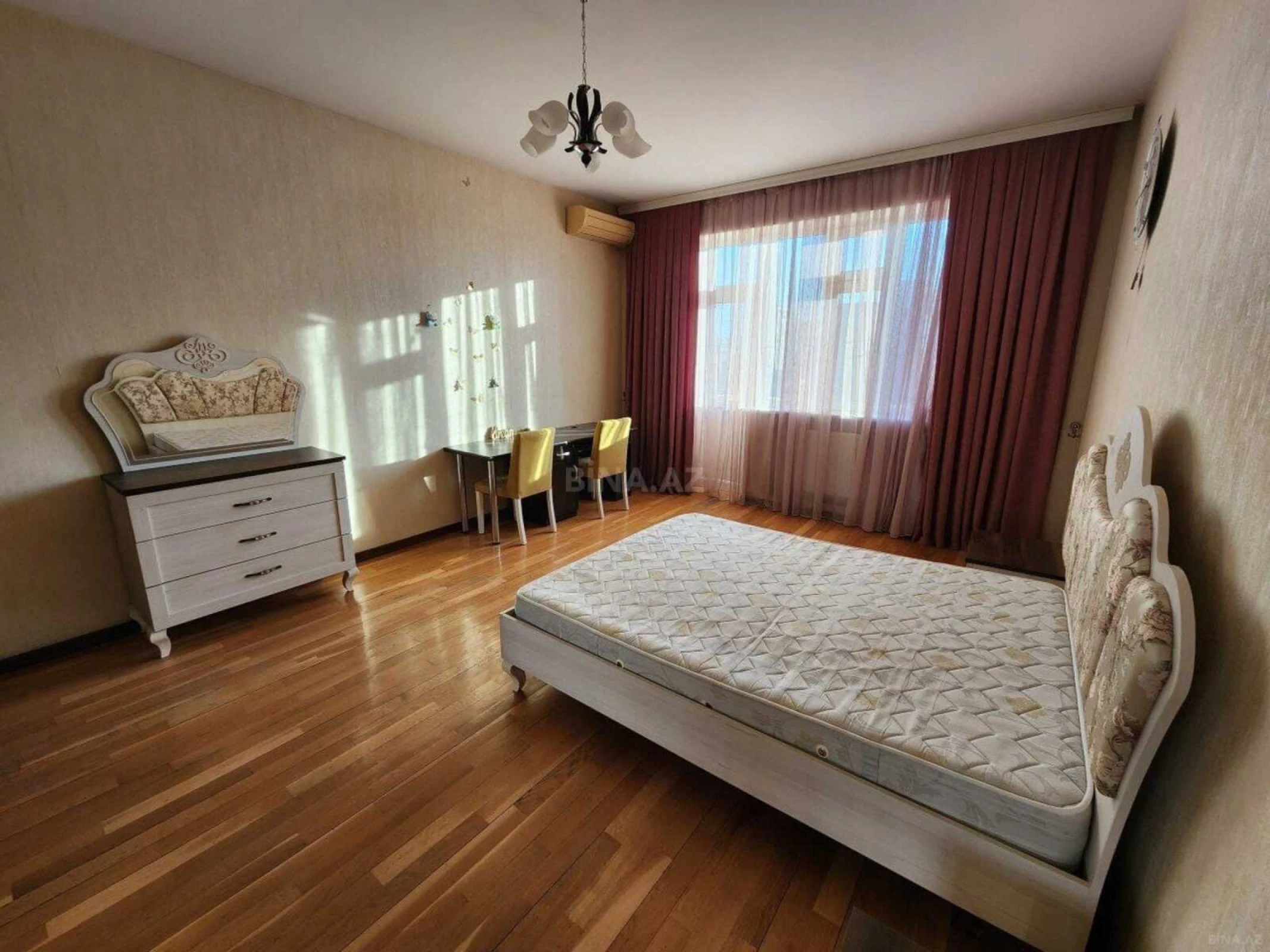 Kirayə verilir 3 otaqlı mənzil 165 m²