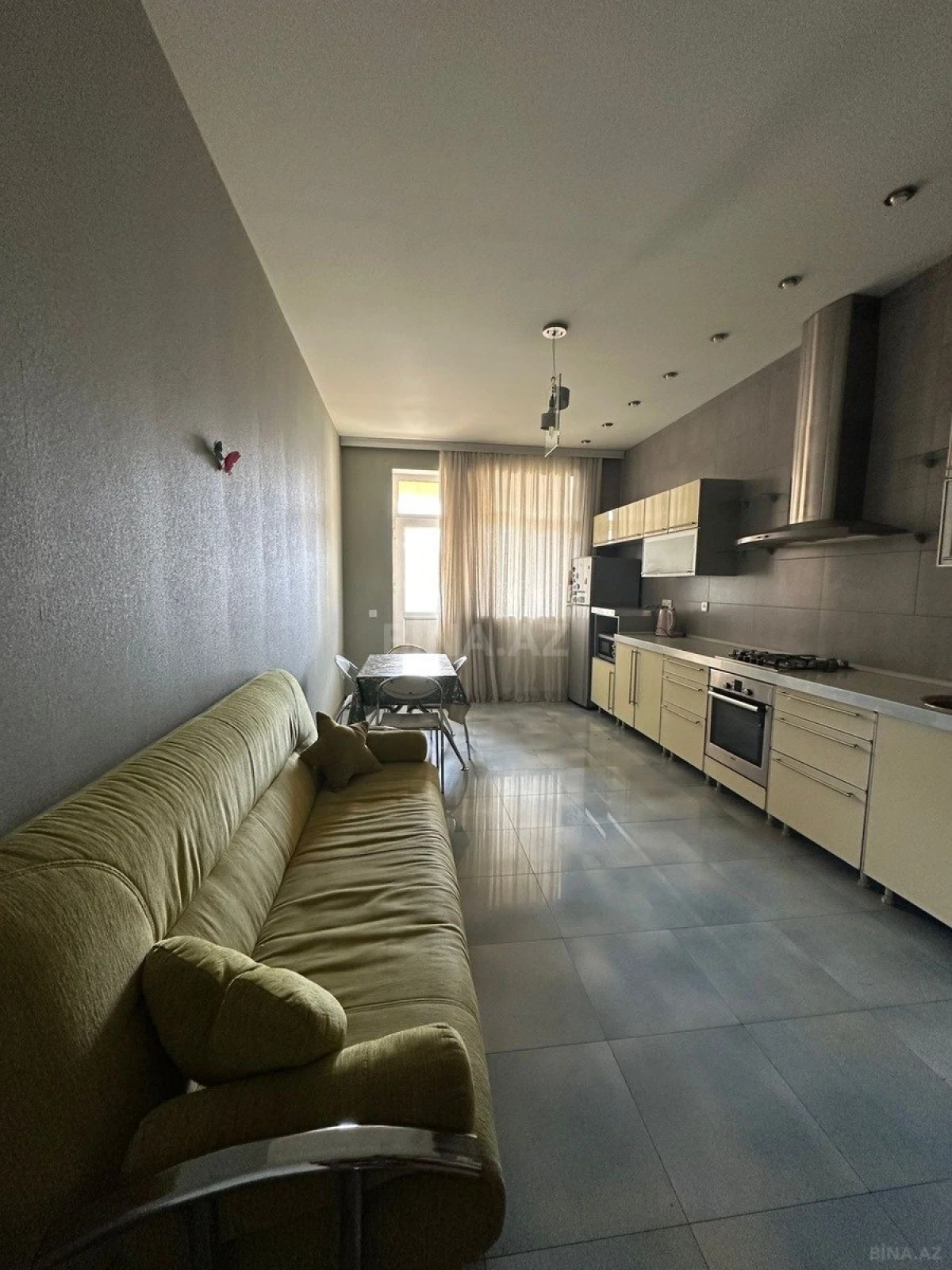 Kirayə verilir 3 otaqlı mənzil 165 m²