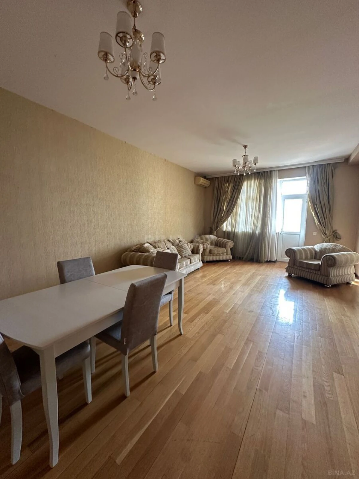 Kirayə verilir 3 otaqlı mənzil 165 m²