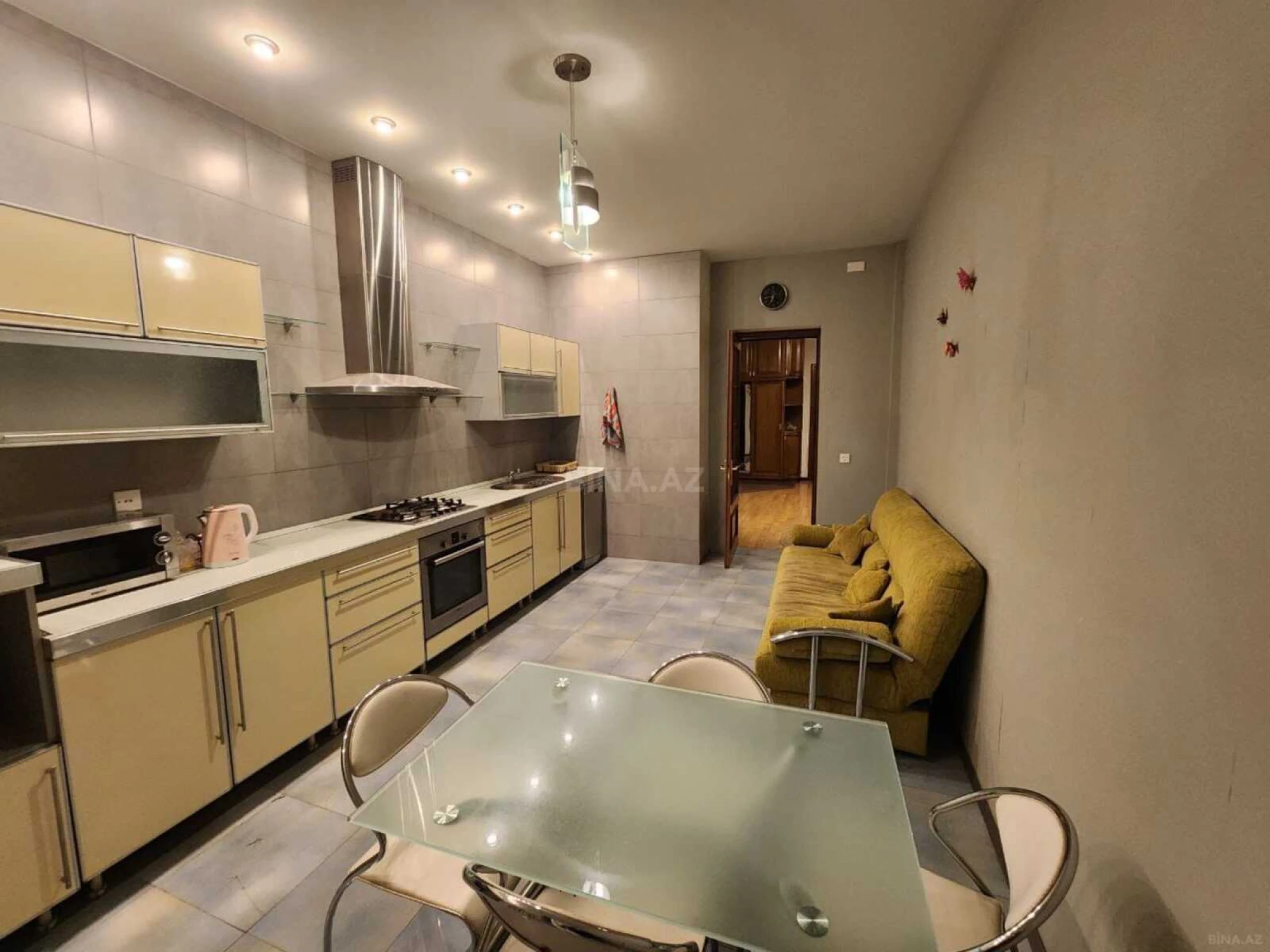 Kirayə verilir 3 otaqlı mənzil 165 m²