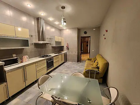 Kirayə verilir 3 otaqlı mənzil 165 m²