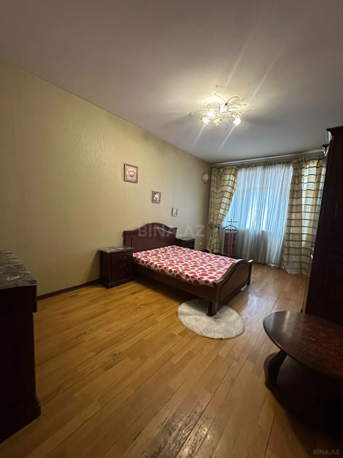 Kirayə verilir 3 otaqlı mənzil 165 m²