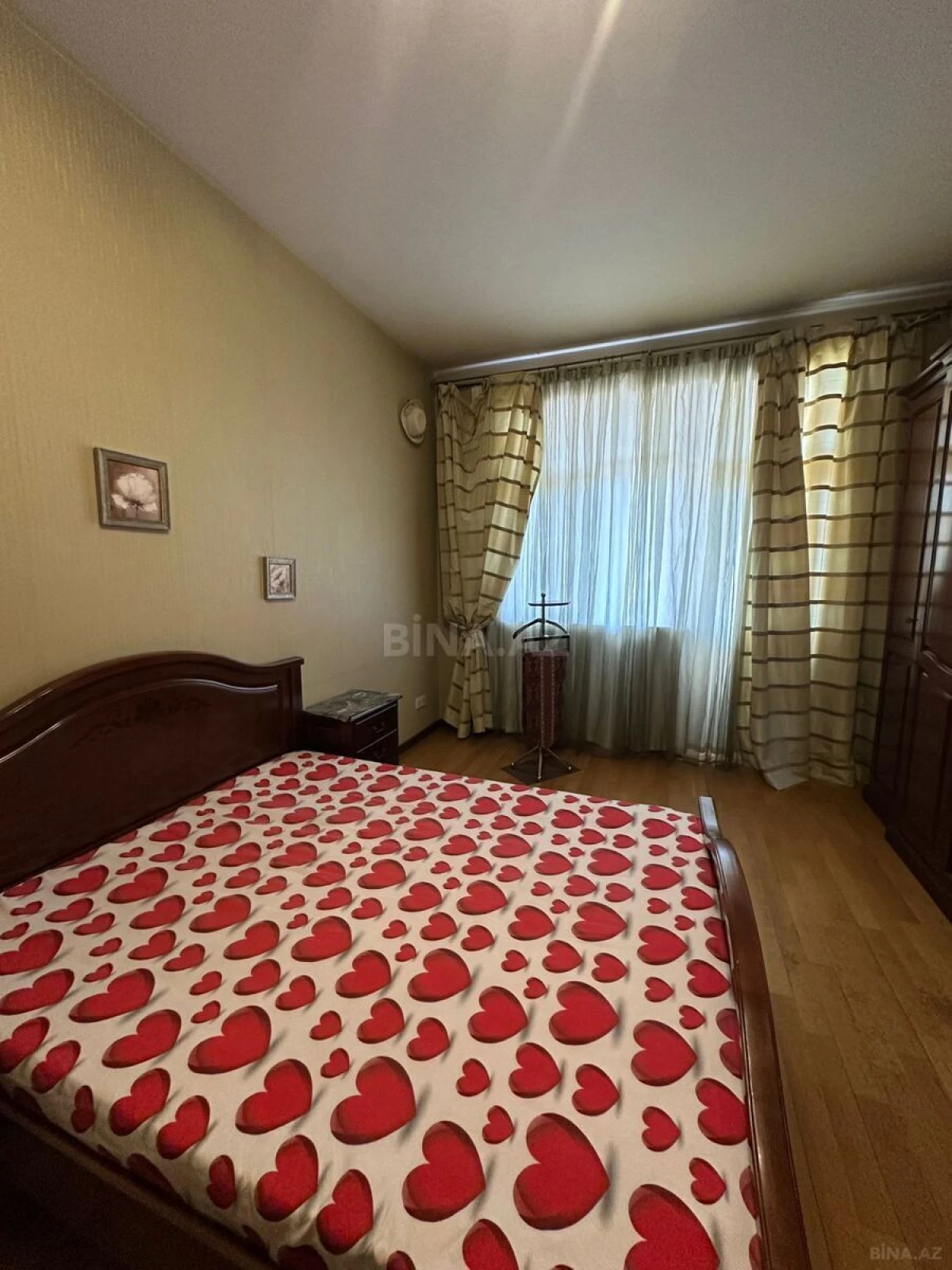 Kirayə verilir 3 otaqlı mənzil 165 m²