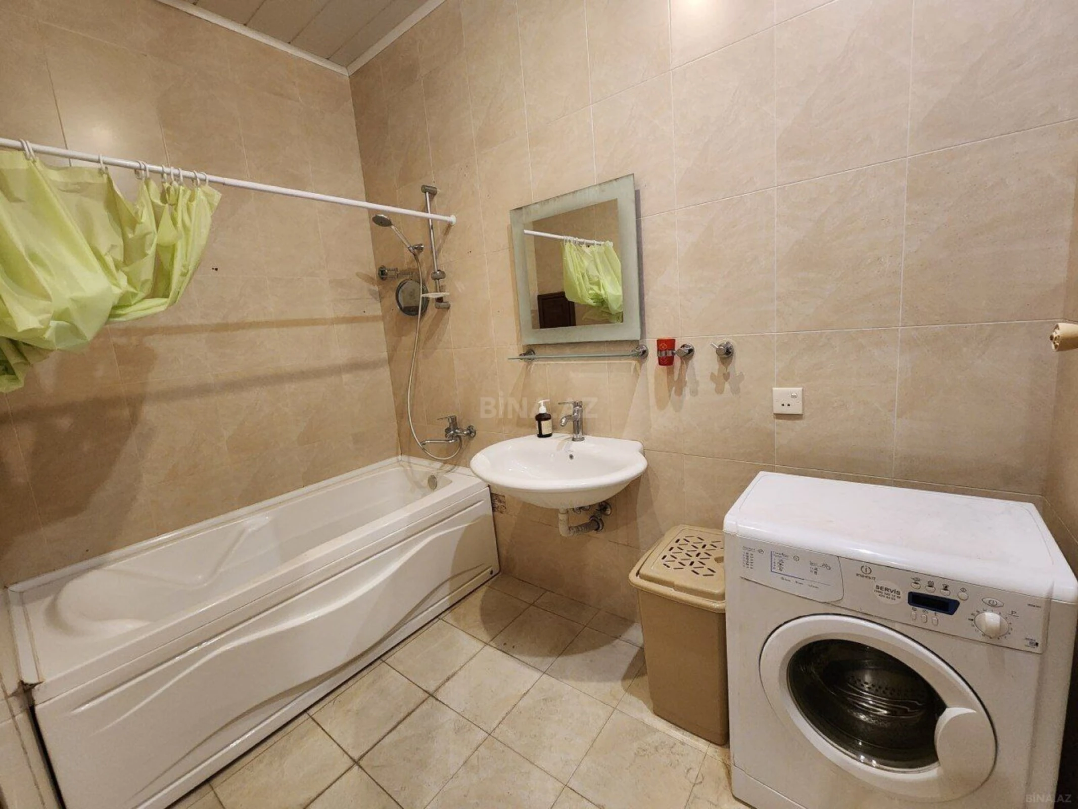 Kirayə verilir 3 otaqlı mənzil 165 m²