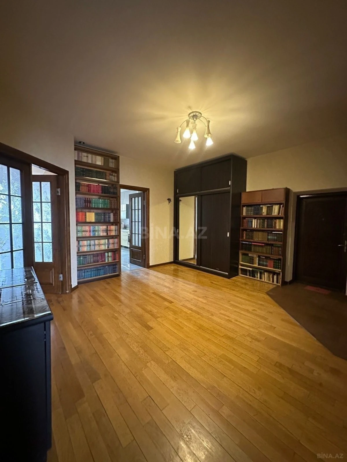 Kirayə verilir 3 otaqlı mənzil 165 m²