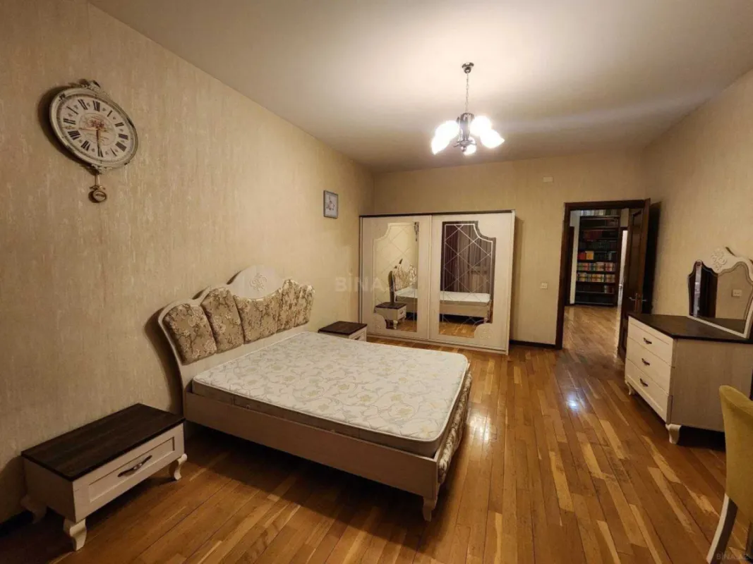 Kirayə verilir 3 otaqlı mənzil 165 m²