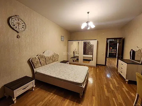 Kirayə verilir 3 otaqlı mənzil 165 m²