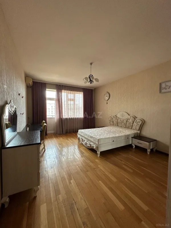 Kirayə verilir 3 otaqlı mənzil 165 m²