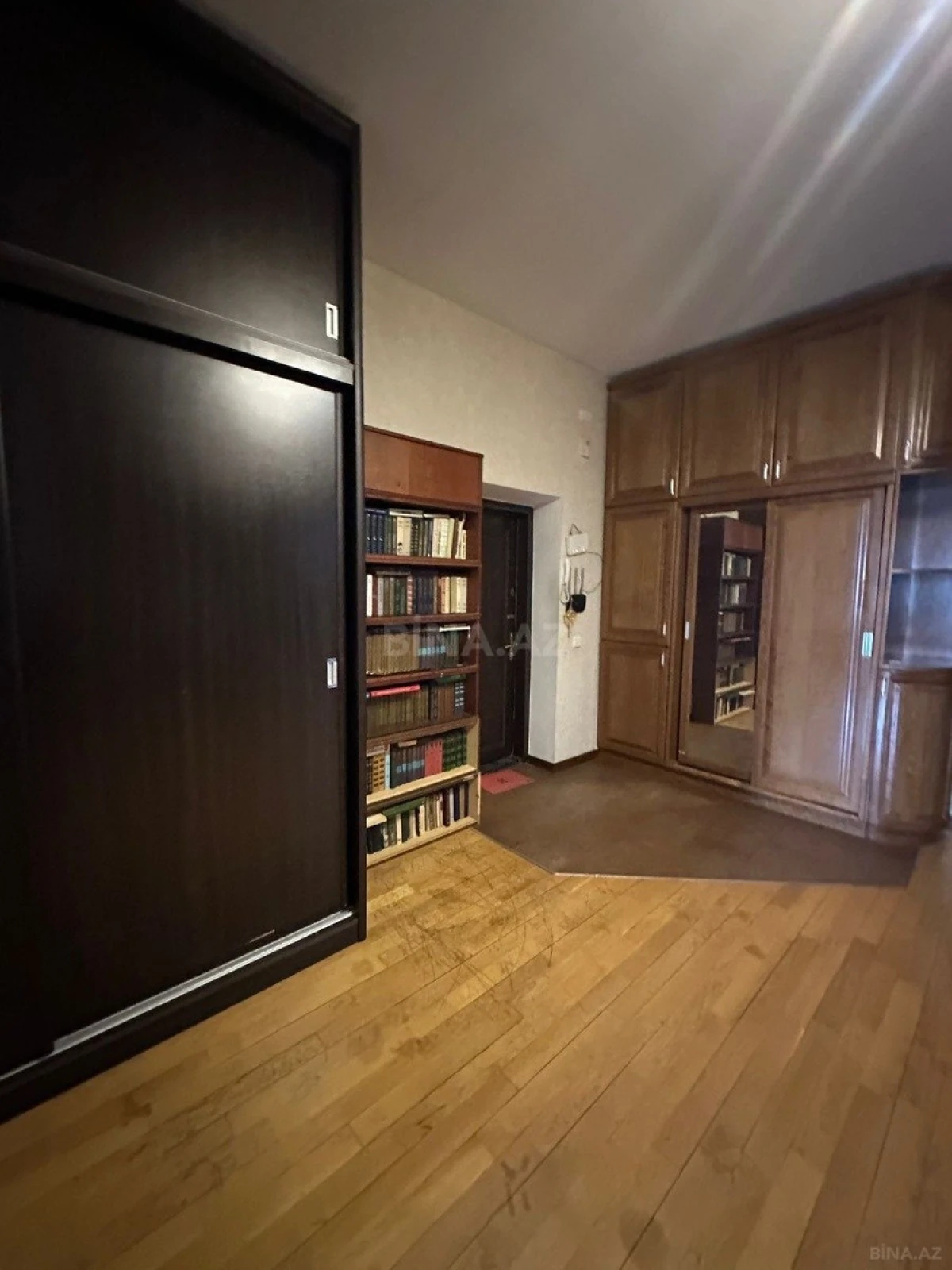 Kirayə verilir 3 otaqlı mənzil 165 m²