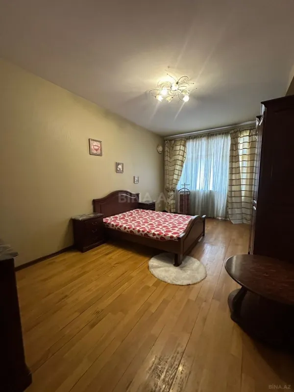 Kirayə verilir 3 otaqlı mənzil 165 m²