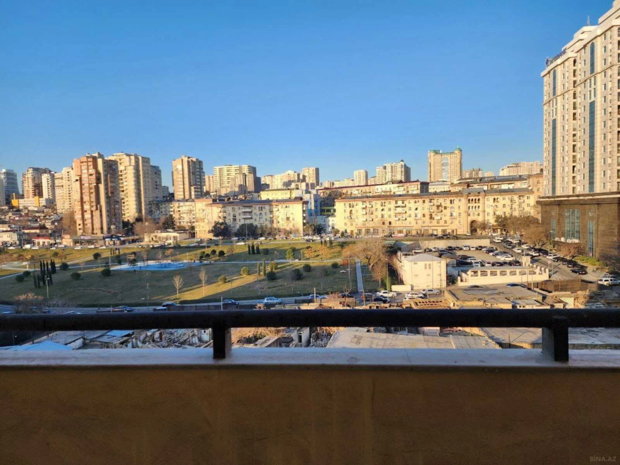 Kirayə verilir 3 otaqlı mənzil 165 m²