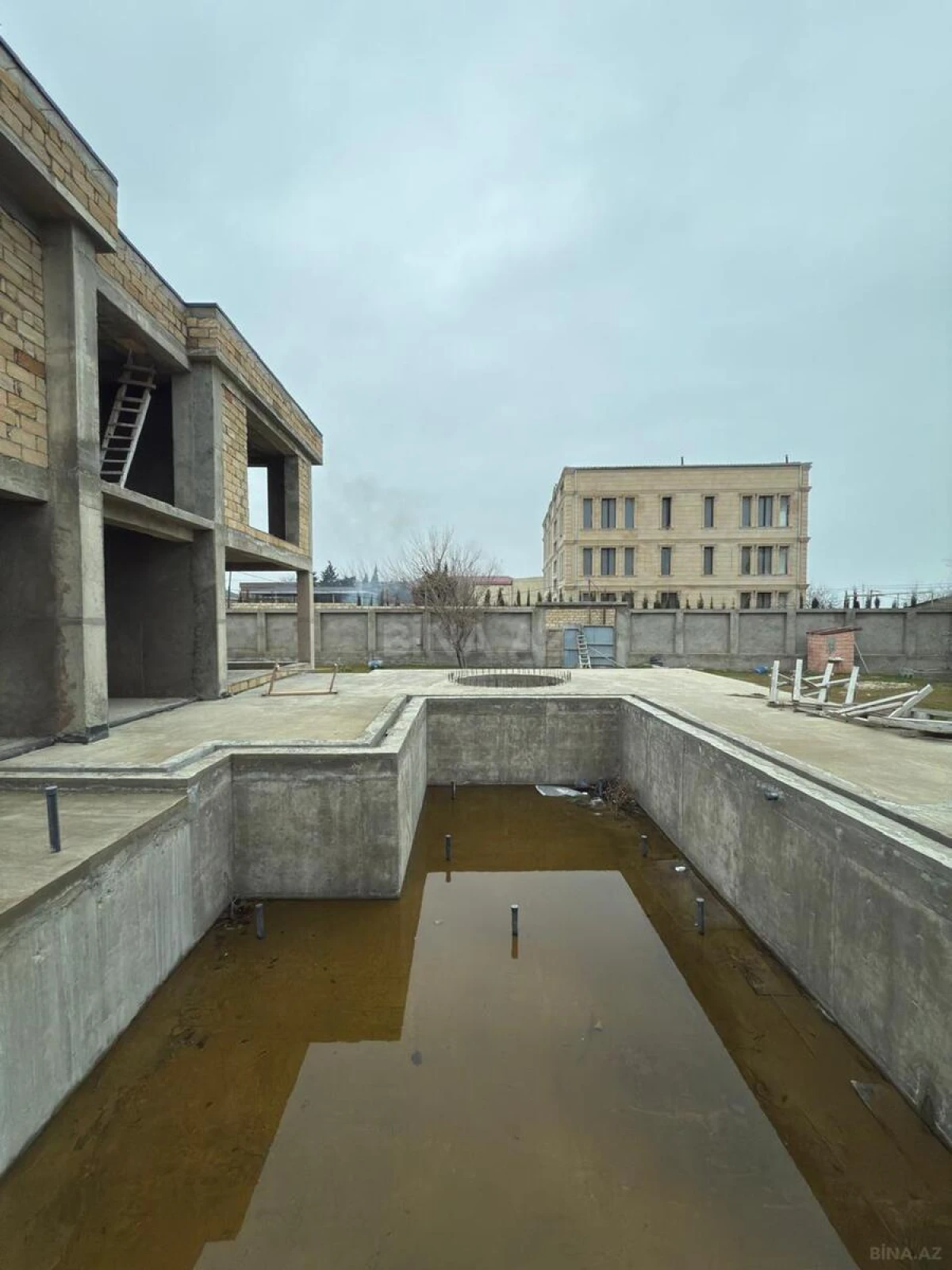 Satılır 5 otaqlı həyət evi 500 m²