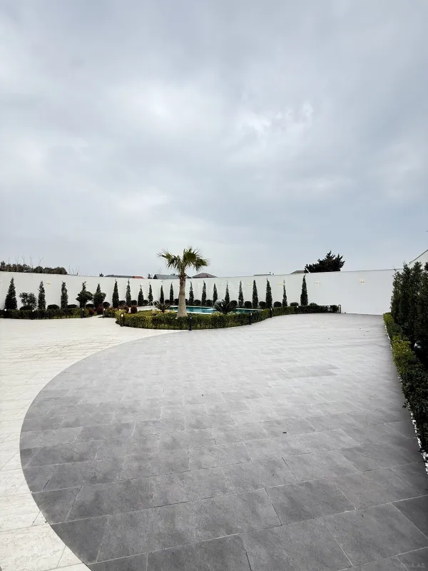 Satılır 5 otaqlı həyət evi 300 m²