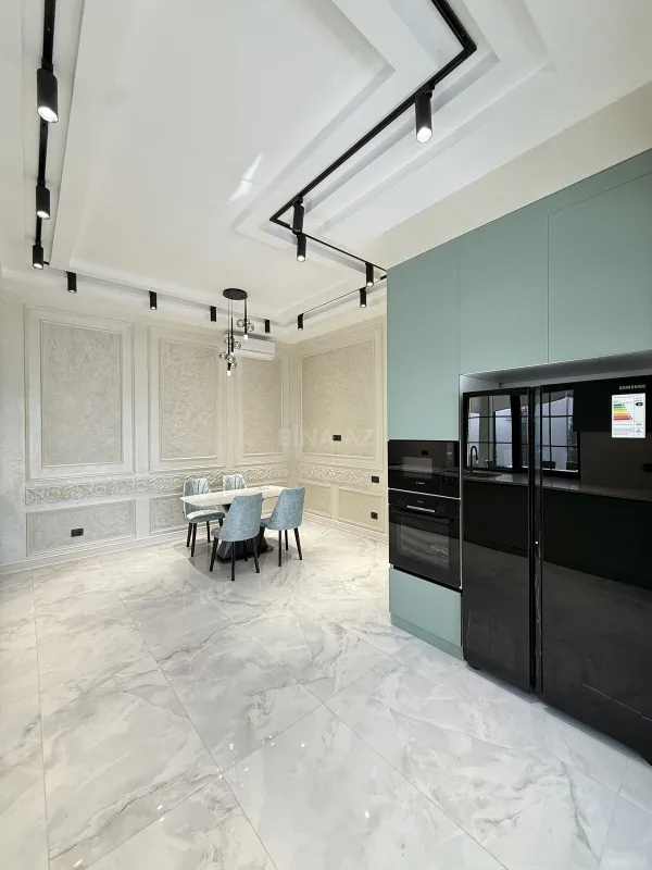 Satılır 5 otaqlı həyət evi 300 m²