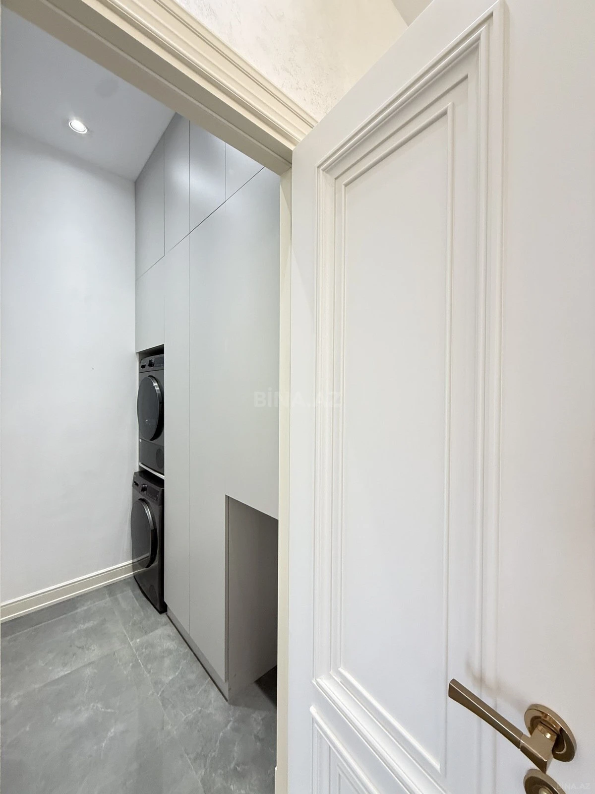 Satılır 5 otaqlı həyət evi 300 m²