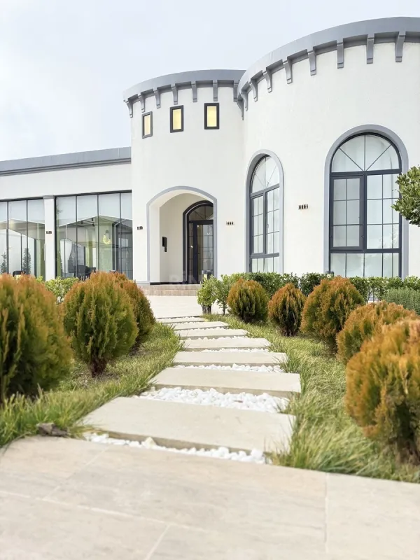 Satılır 5 otaqlı həyət evi 300 m²