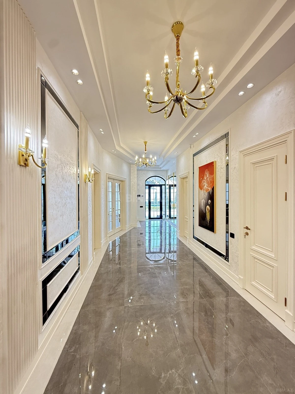 Satılır 5 otaqlı həyət evi 300 m²