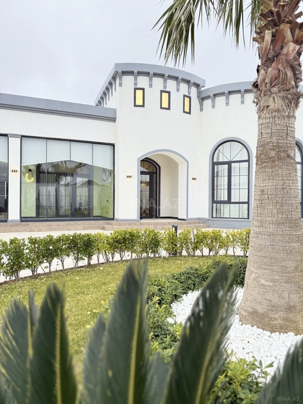 Satılır 5 otaqlı həyət evi 300 m²