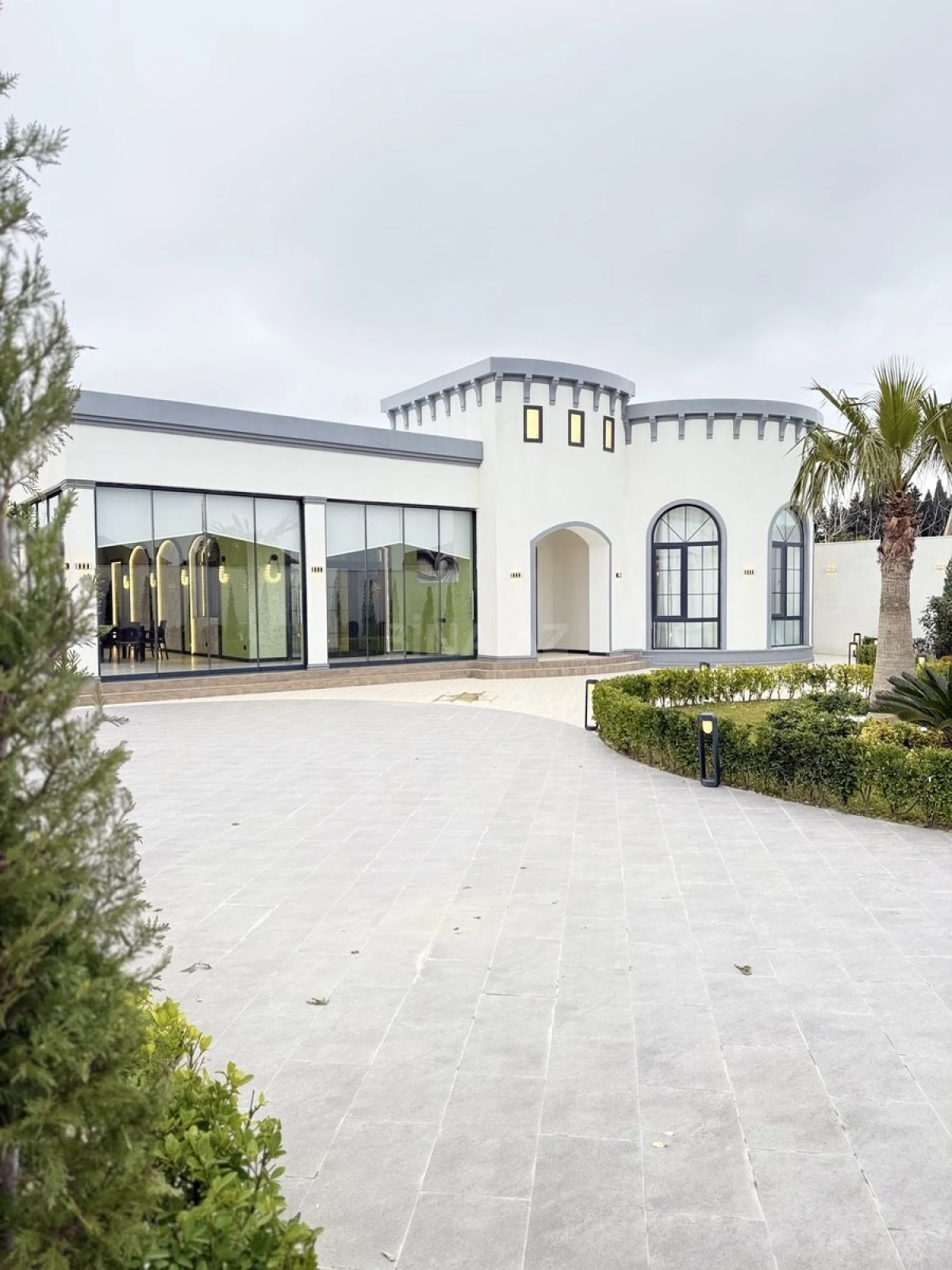 Satılır 5 otaqlı həyət evi 300 m²