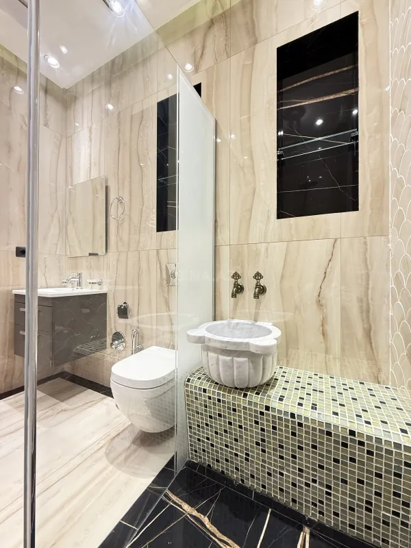 Satılır 5 otaqlı həyət evi 300 m²