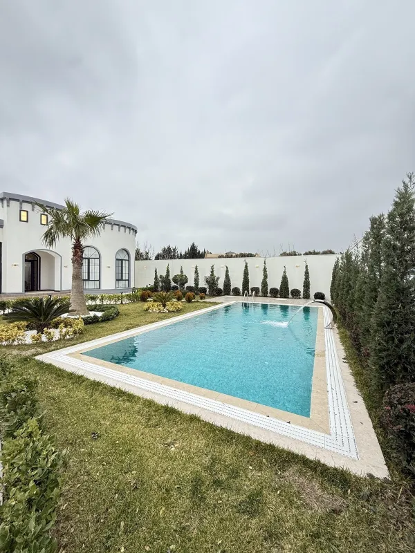 Satılır 5 otaqlı həyət evi 300 m²