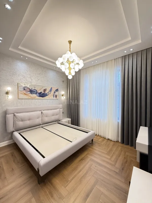 Satılır 5 otaqlı həyət evi 300 m²