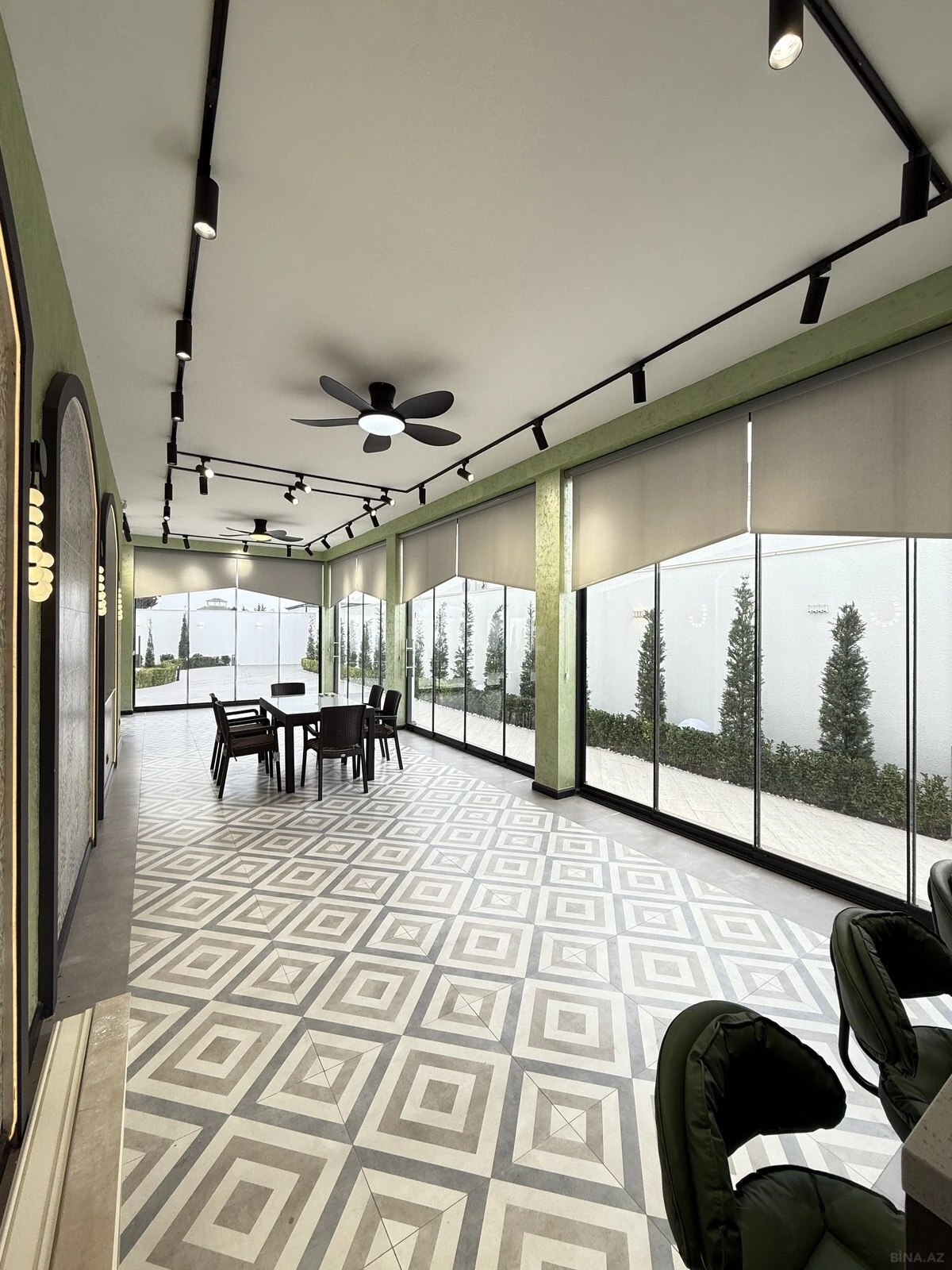 Satılır 5 otaqlı həyət evi 300 m²