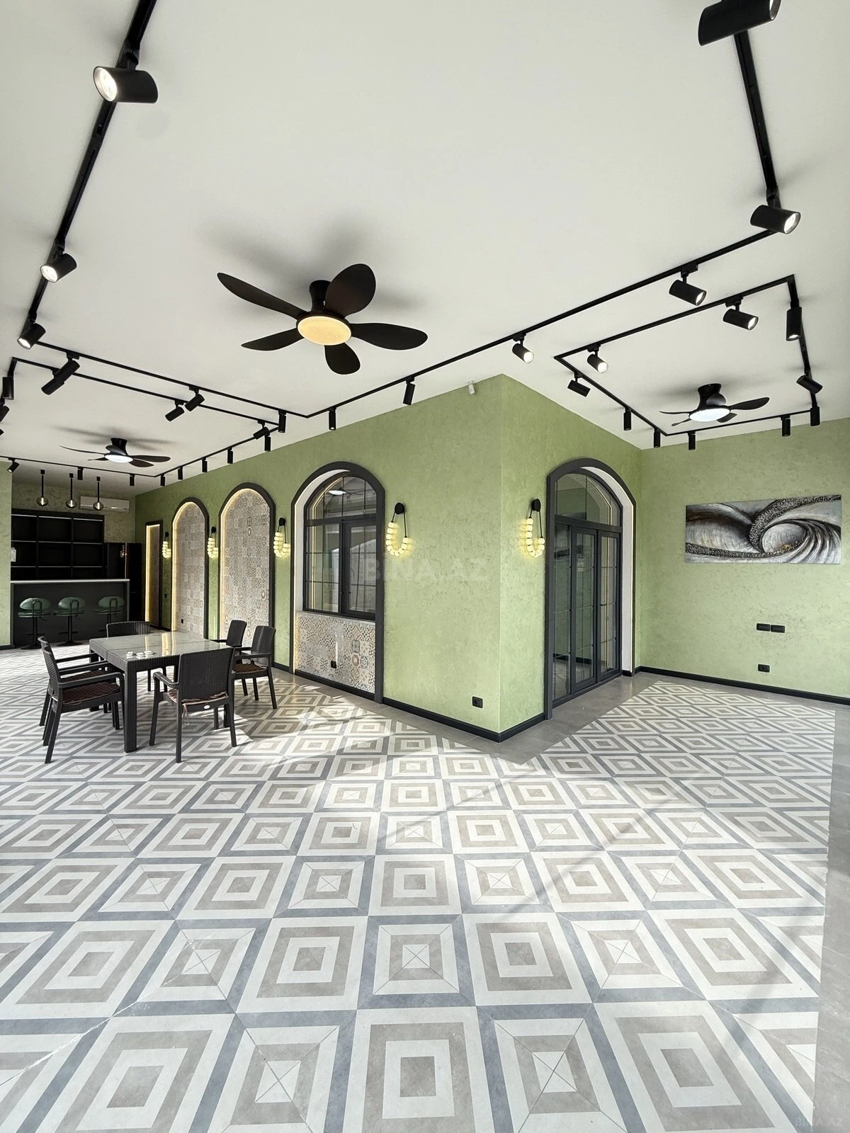 Satılır 5 otaqlı həyət evi 300 m²