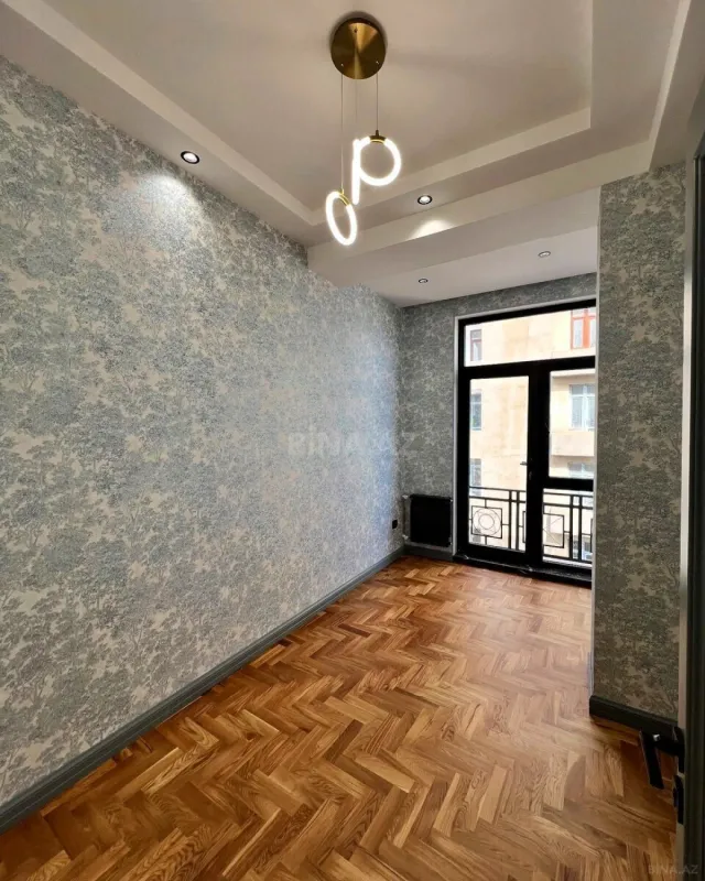 Satılır 3 otaqlı mənzil 117 m²