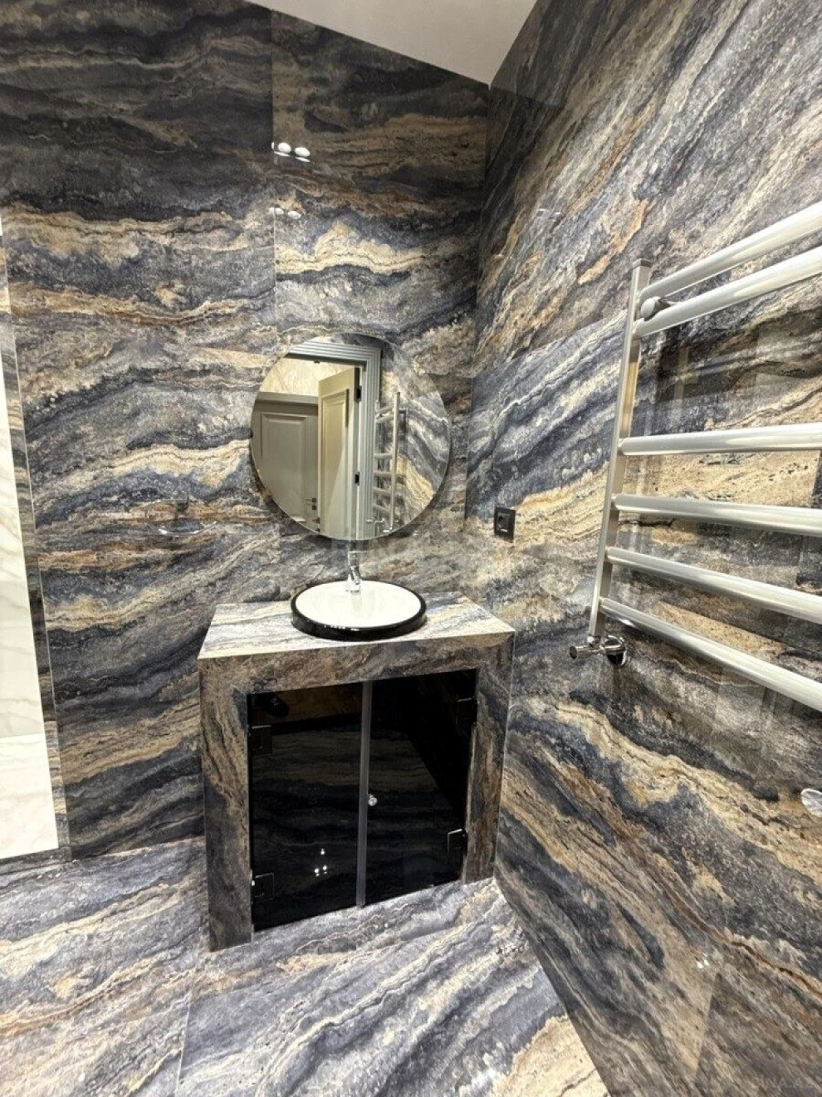 Satılır 3 otaqlı mənzil 117 m²