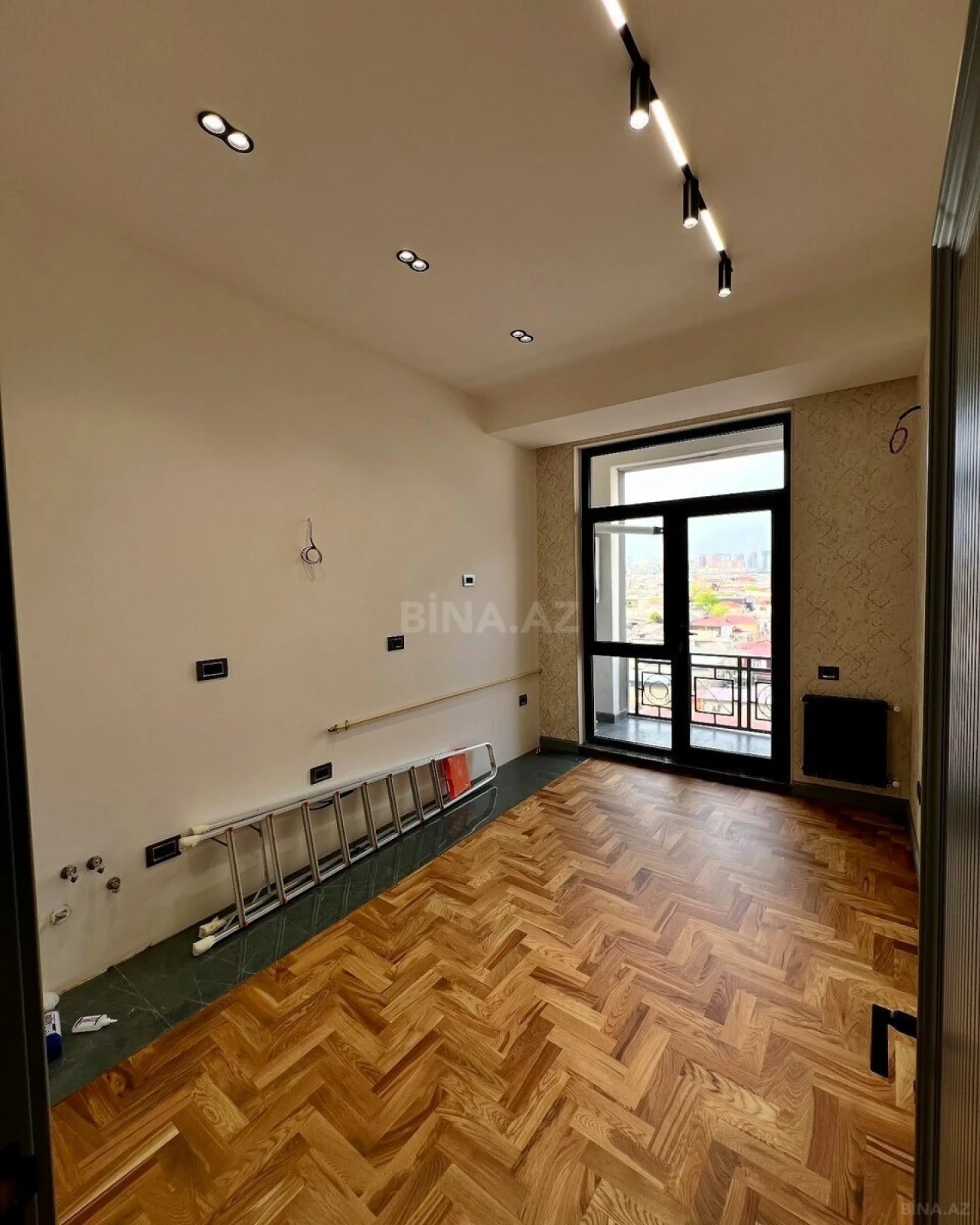 Satılır 3 otaqlı mənzil 117 m²