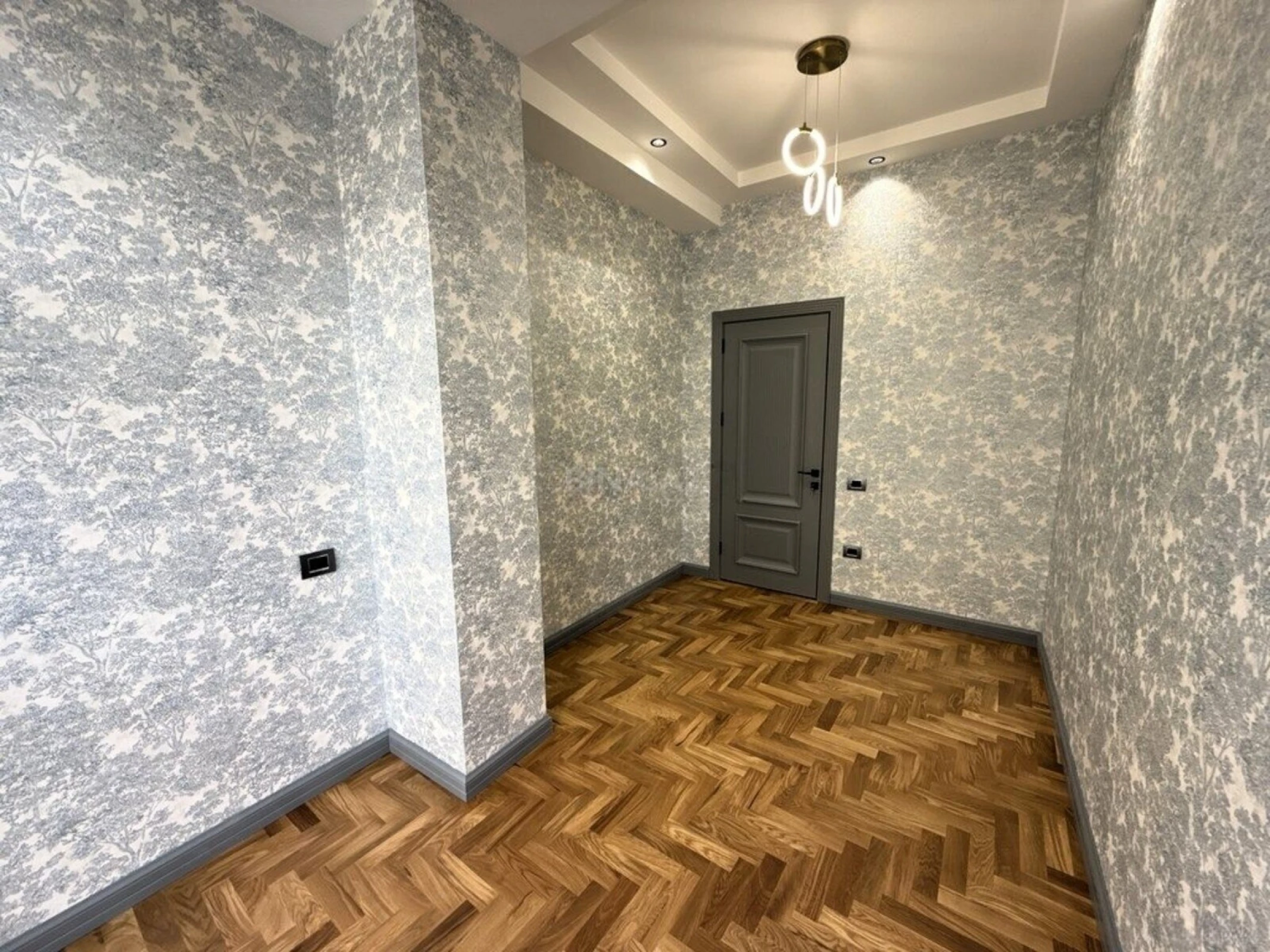 Satılır 3 otaqlı mənzil 117 m²