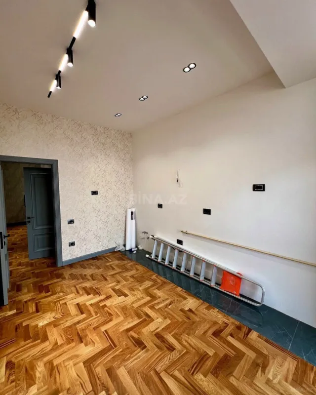 Satılır 3 otaqlı mənzil 117 m²