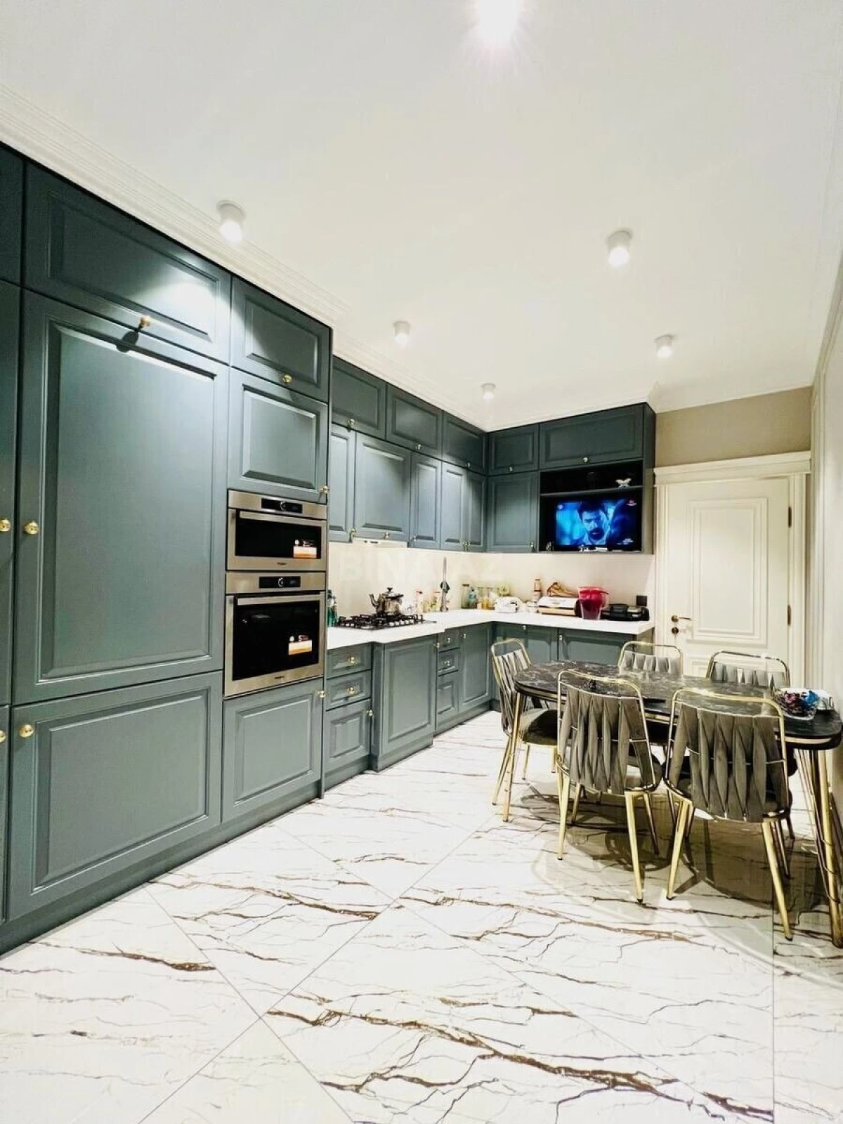 Satılır 4 otaqlı mənzil 138 m²