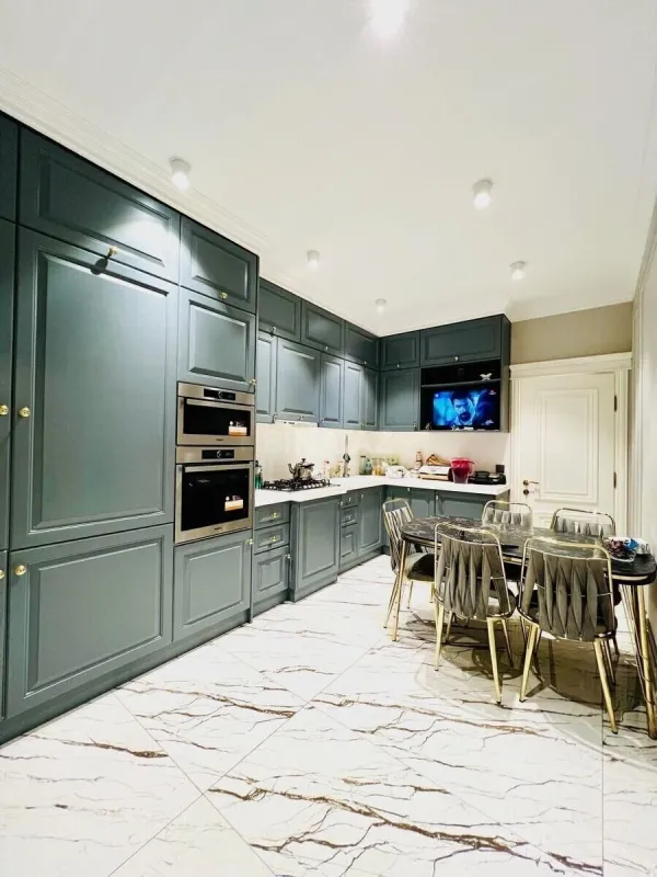 Satılır 4 otaqlı mənzil 138 m²