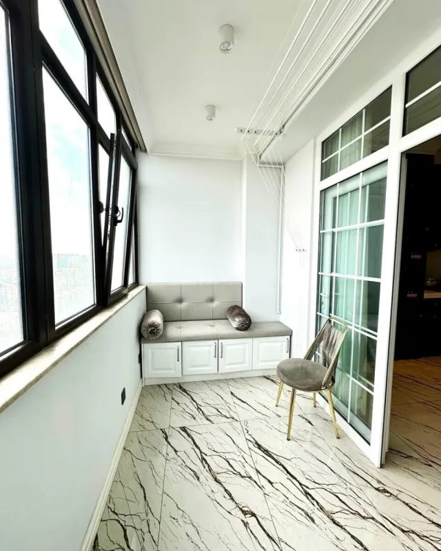 Satılır 4 otaqlı mənzil 138 m²