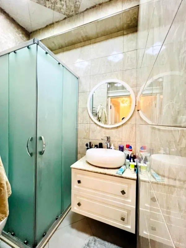 Satılır 4 otaqlı mənzil 138 m²