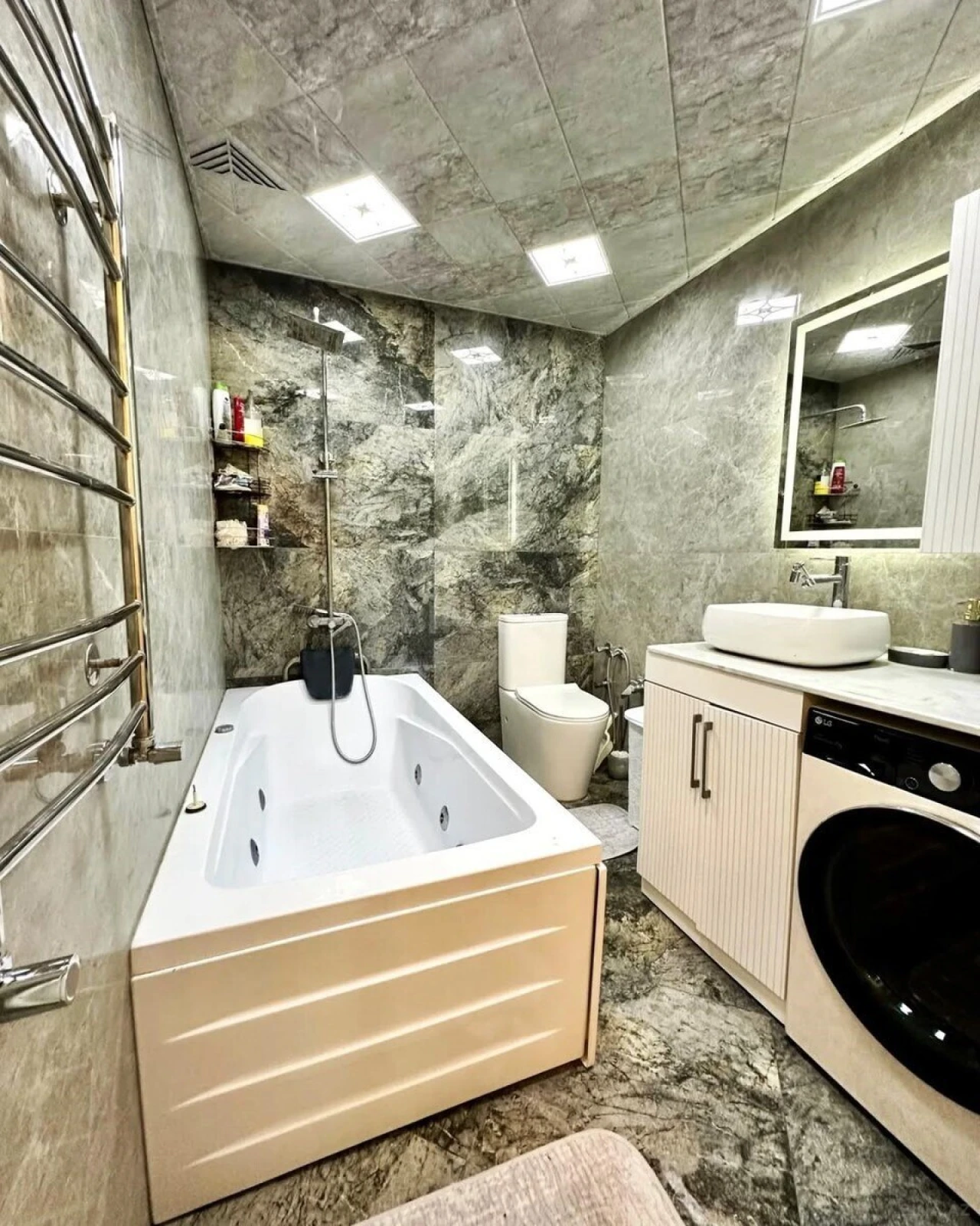 Satılır 4 otaqlı mənzil 138 m²