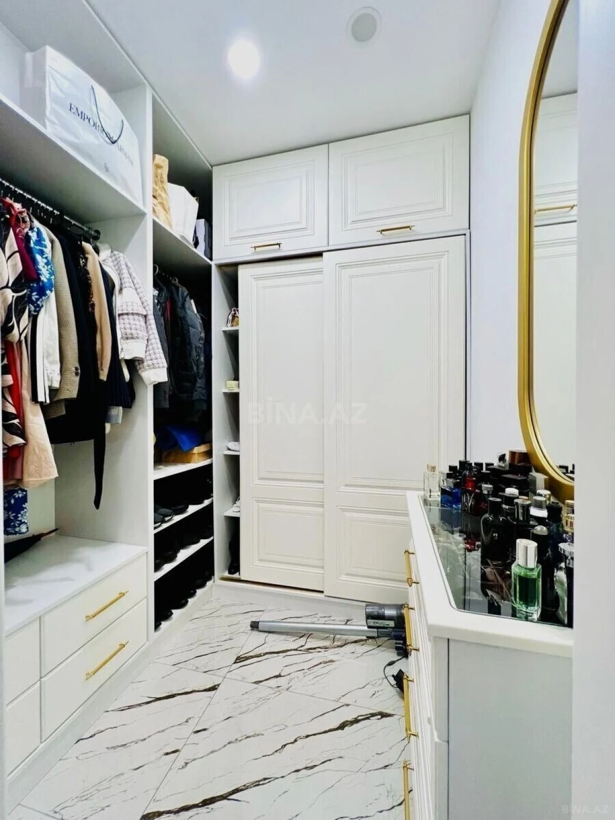 Satılır 4 otaqlı mənzil 138 m²