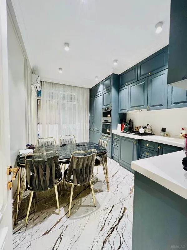 Satılır 4 otaqlı mənzil 138 m²