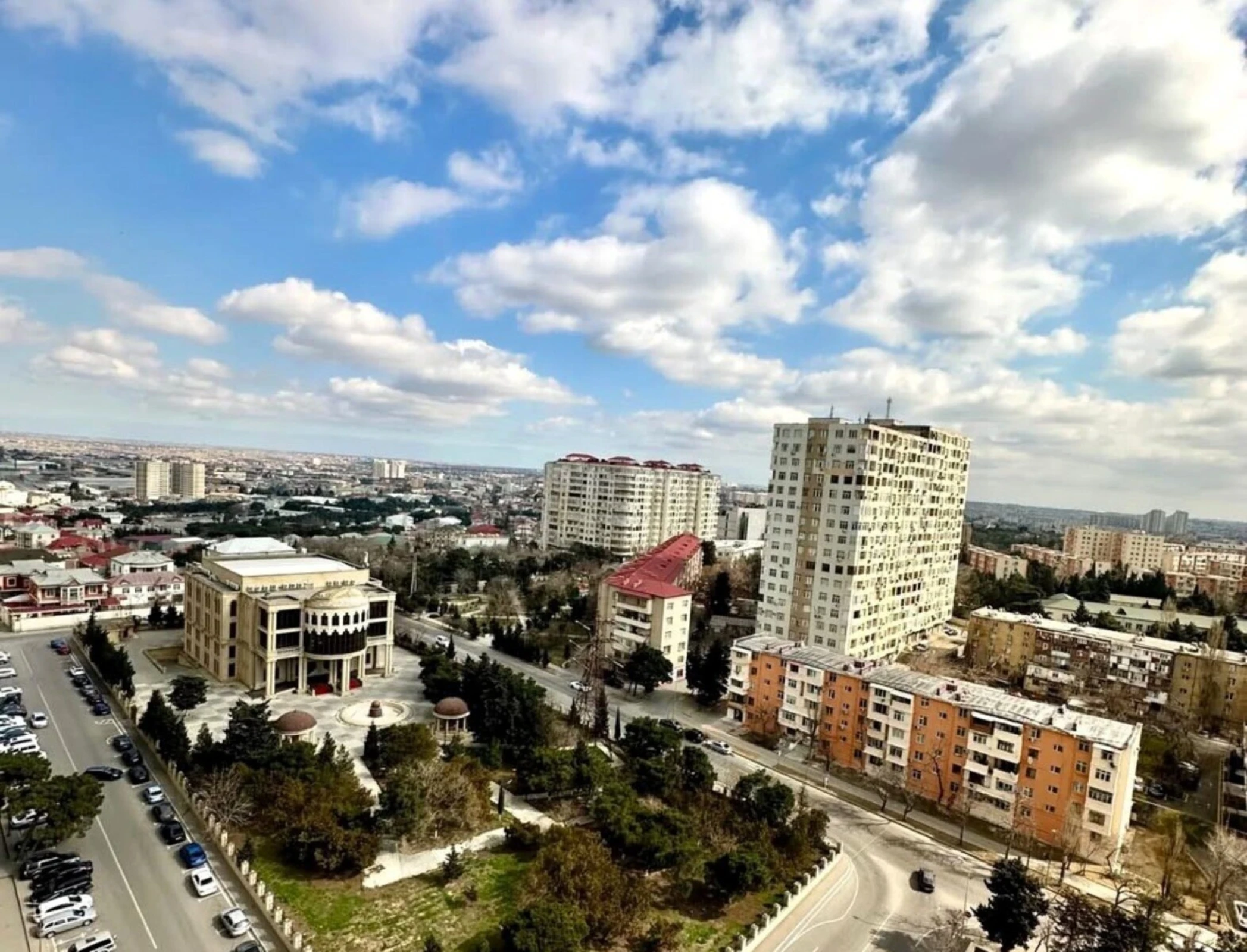 Satılır 4 otaqlı mənzil 138 m²