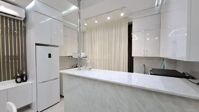Satılır 2 otaqlı mənzil 65 m²