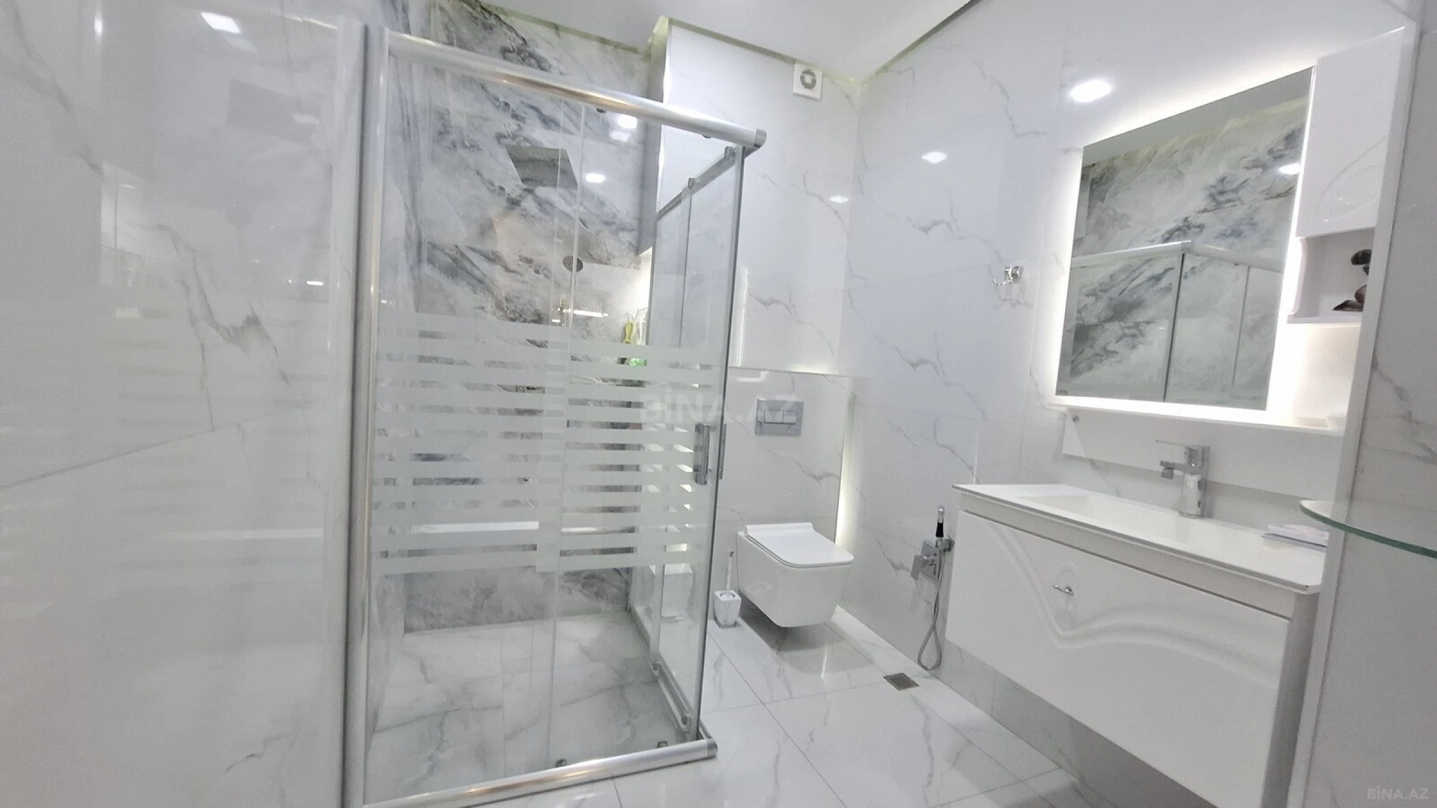 Satılır 2 otaqlı mənzil 65 m²