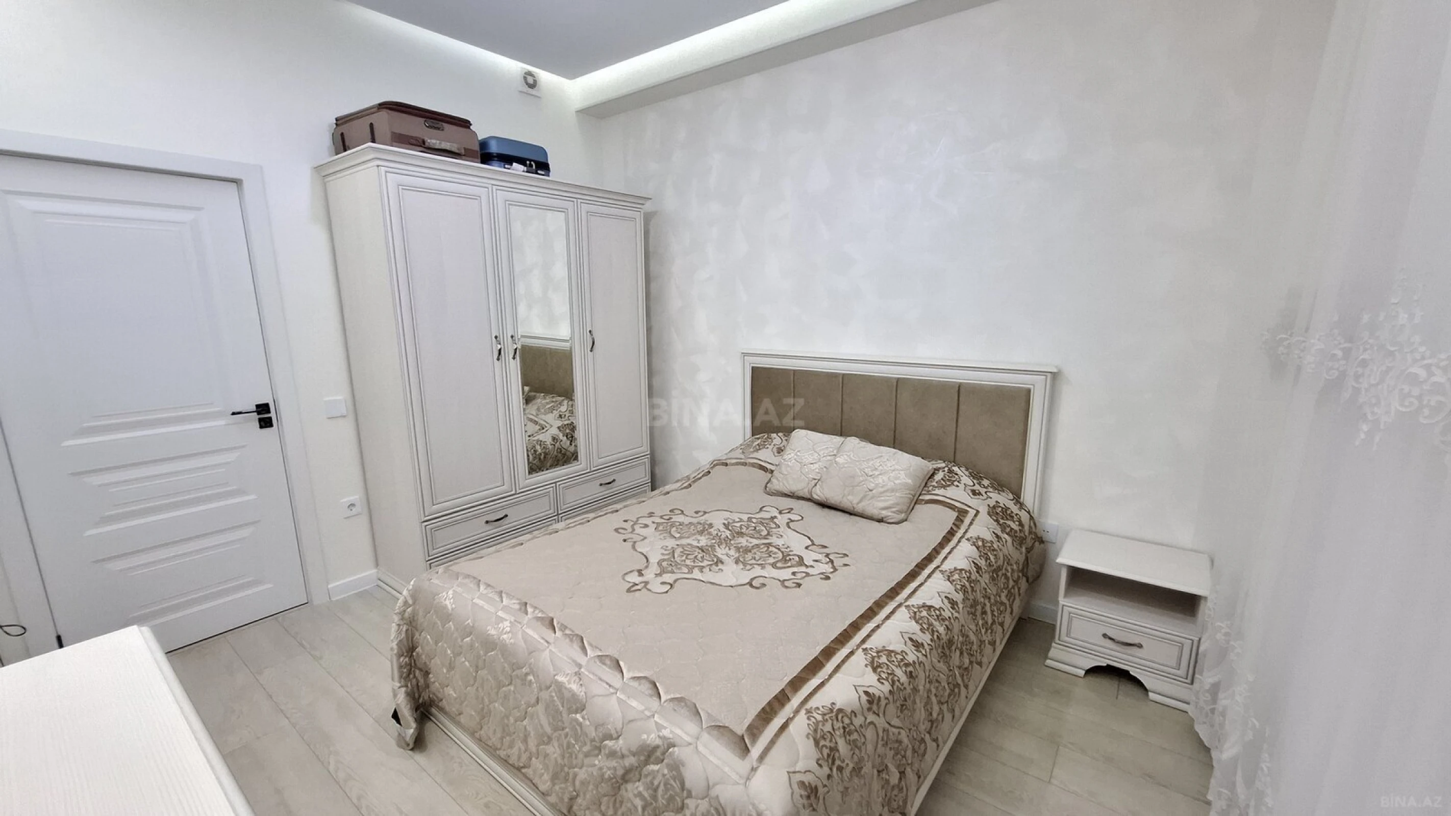 Satılır 2 otaqlı mənzil 65 m²