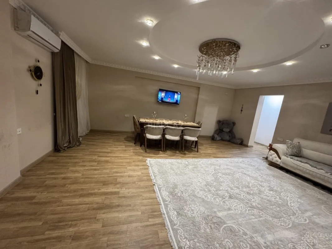 Satılır 3 otaqlı mənzil 118 m²