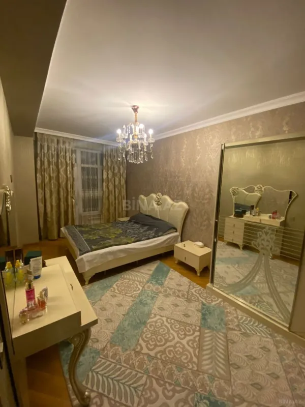 Satılır 6 otaqlı həyət evi 300 m²