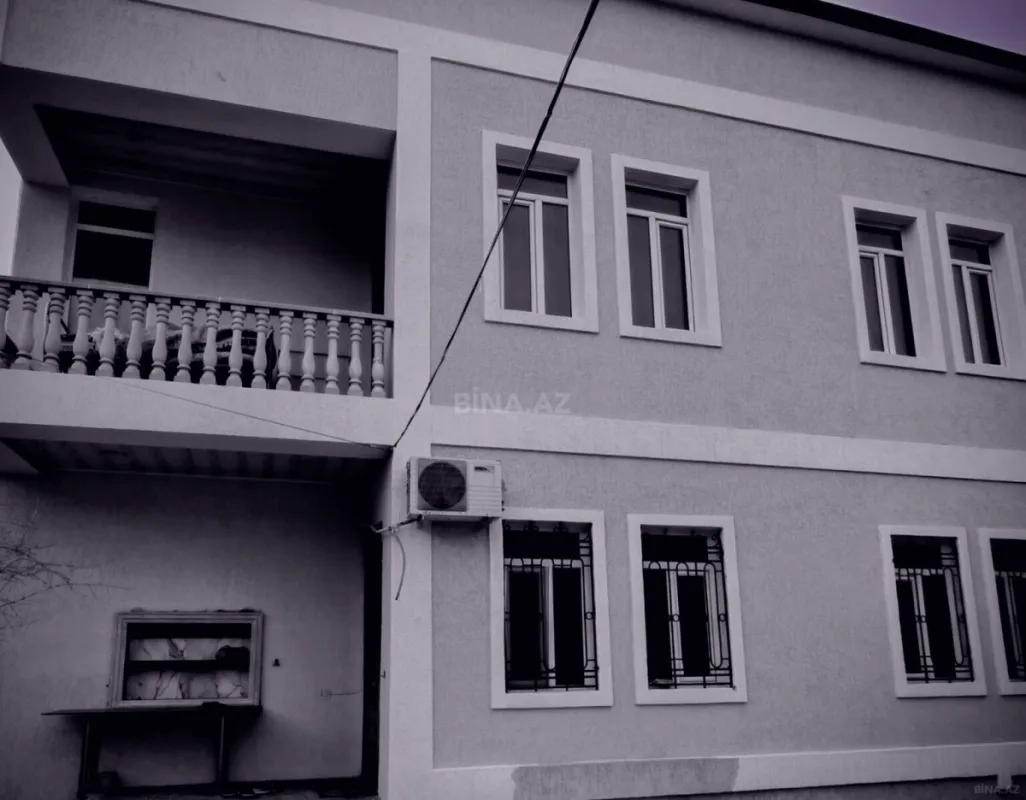 Satılır 6 otaqlı həyət evi 300 m²