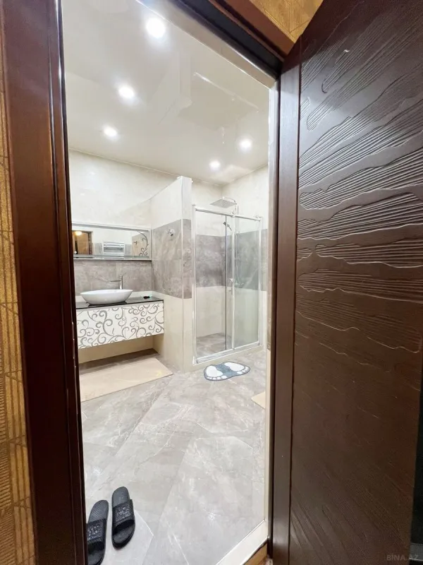 Kirayə verilir 3 otaqlı mənzil 150 m²